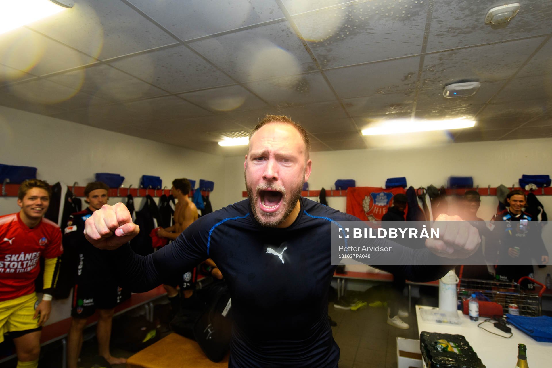 Helsingborgs Andreas Granqvist jublar i omklädningsrummet