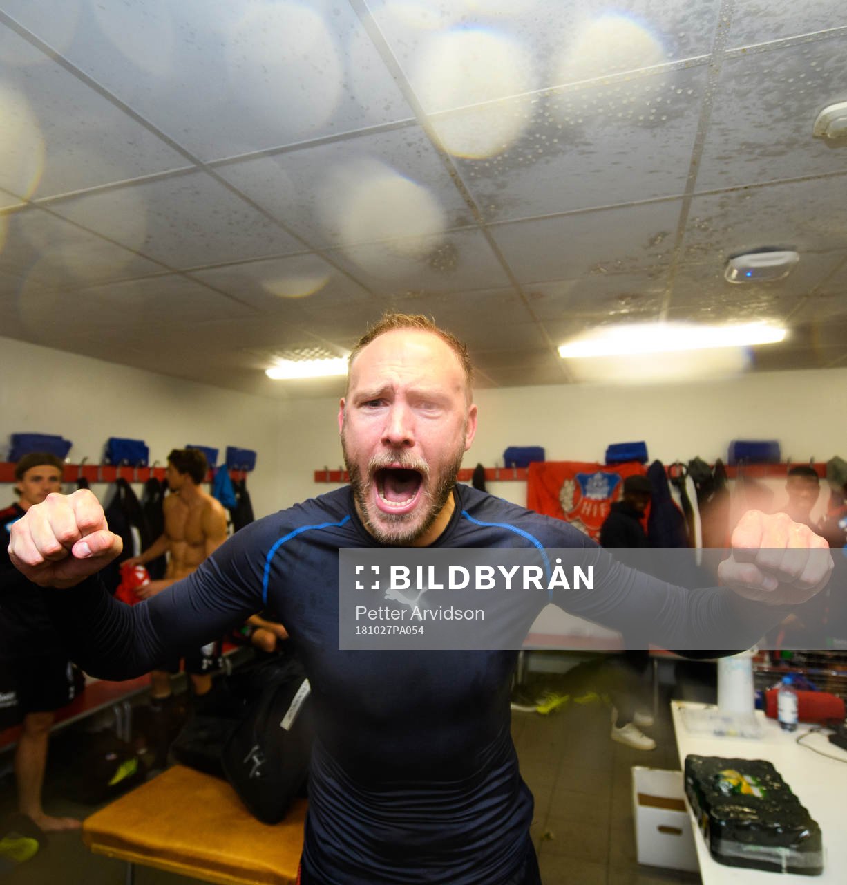 Helsingborgs Andreas Granqvist jublar i omklädningsrummet