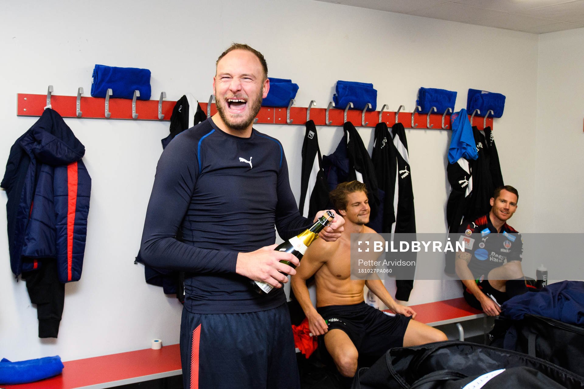 Helsingborgs Andreas Granqvist jublar i omklädningsrummet