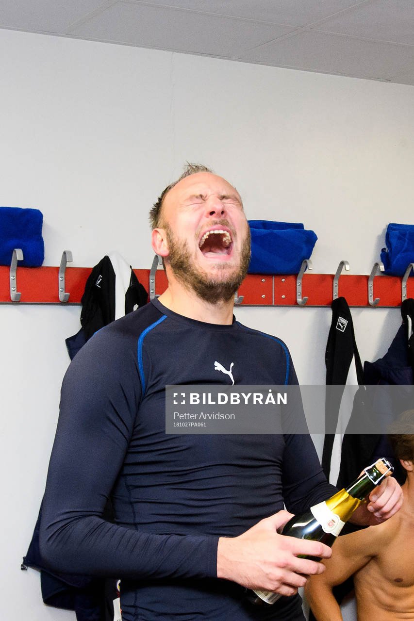 Helsingborgs Andreas Granqvist jublar i omklädningsrummet