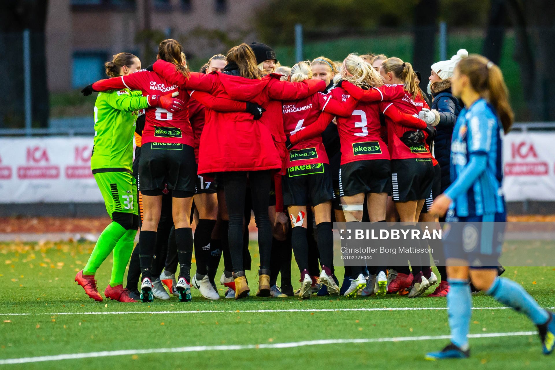 LB07s spelare jublar efter fotbollsmatchen i Damallsvenskan mellan LB07 och Djurgården den 27 oktober 2018 i Limhamn.