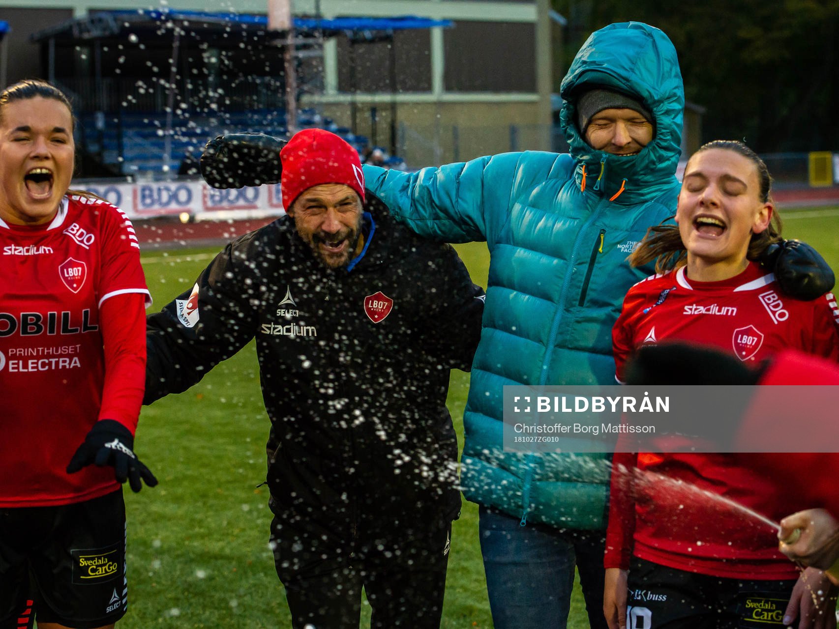 LB07s spelare jublar