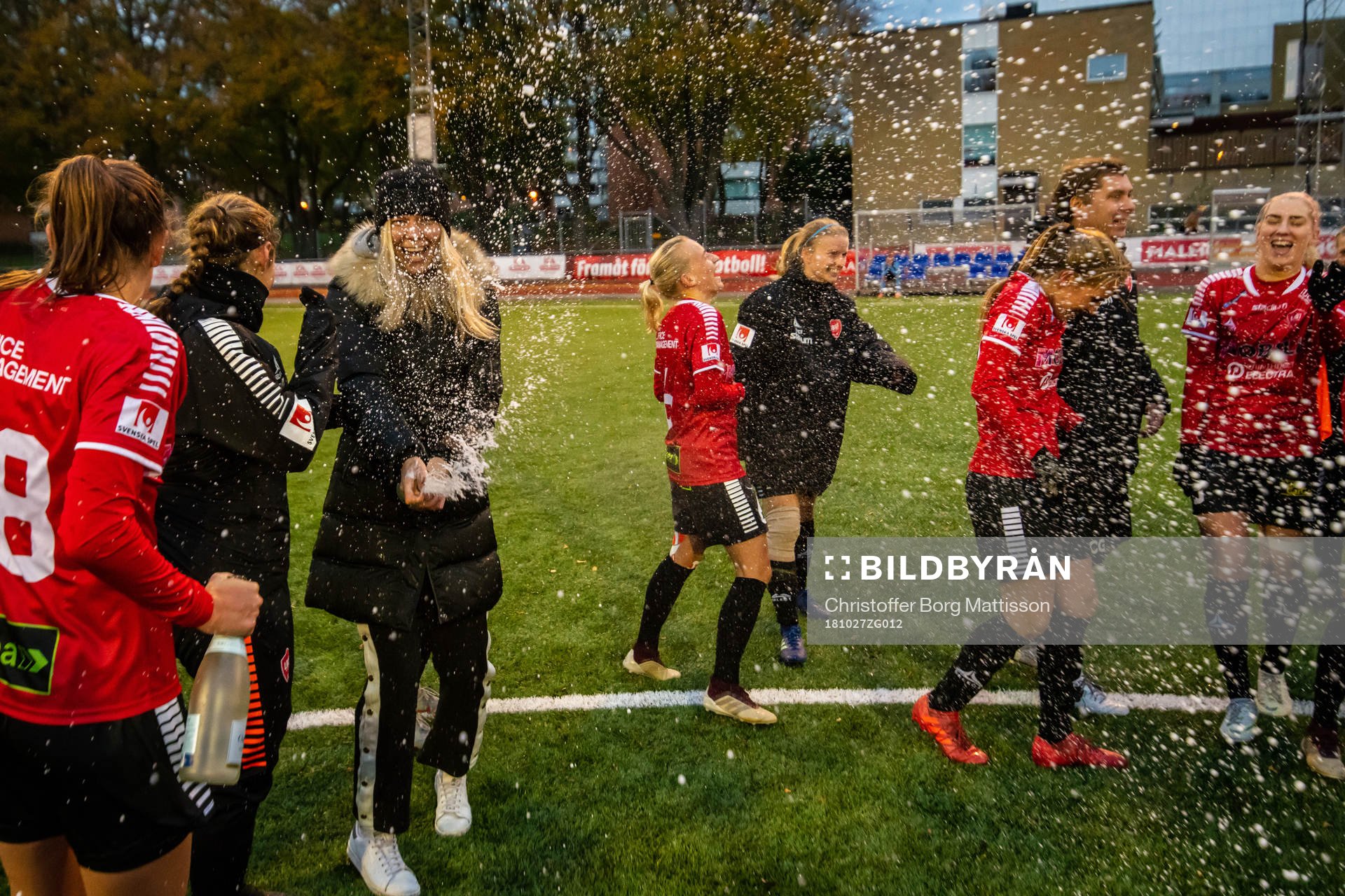 LB07s spelare jublar
