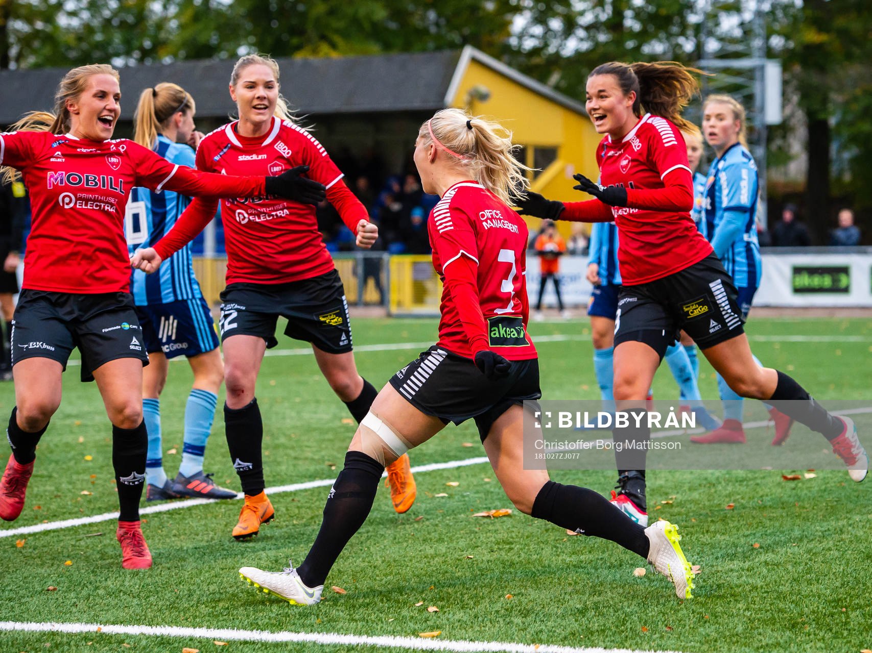 LB07s spelare jublar