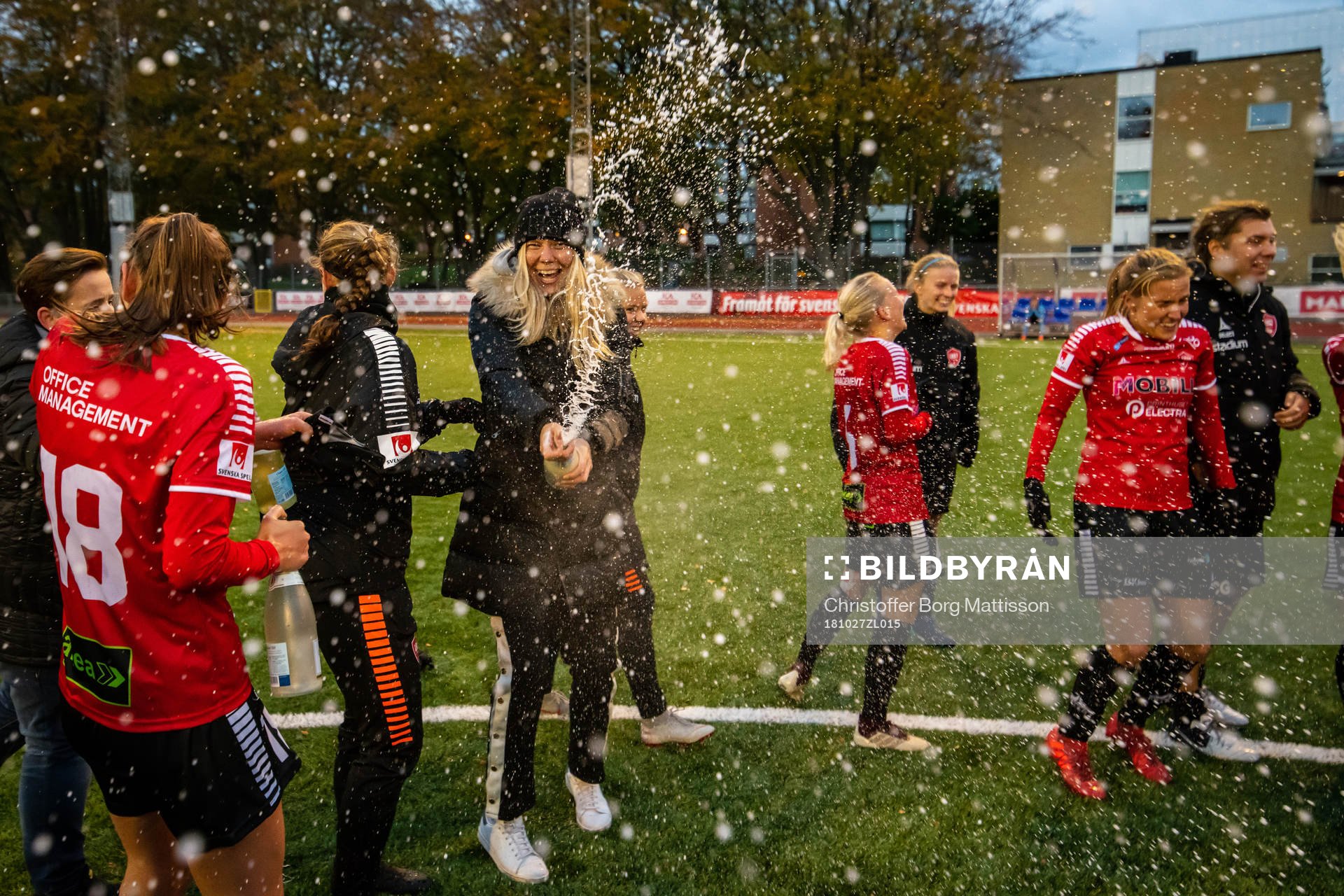LB07s spelare jublar