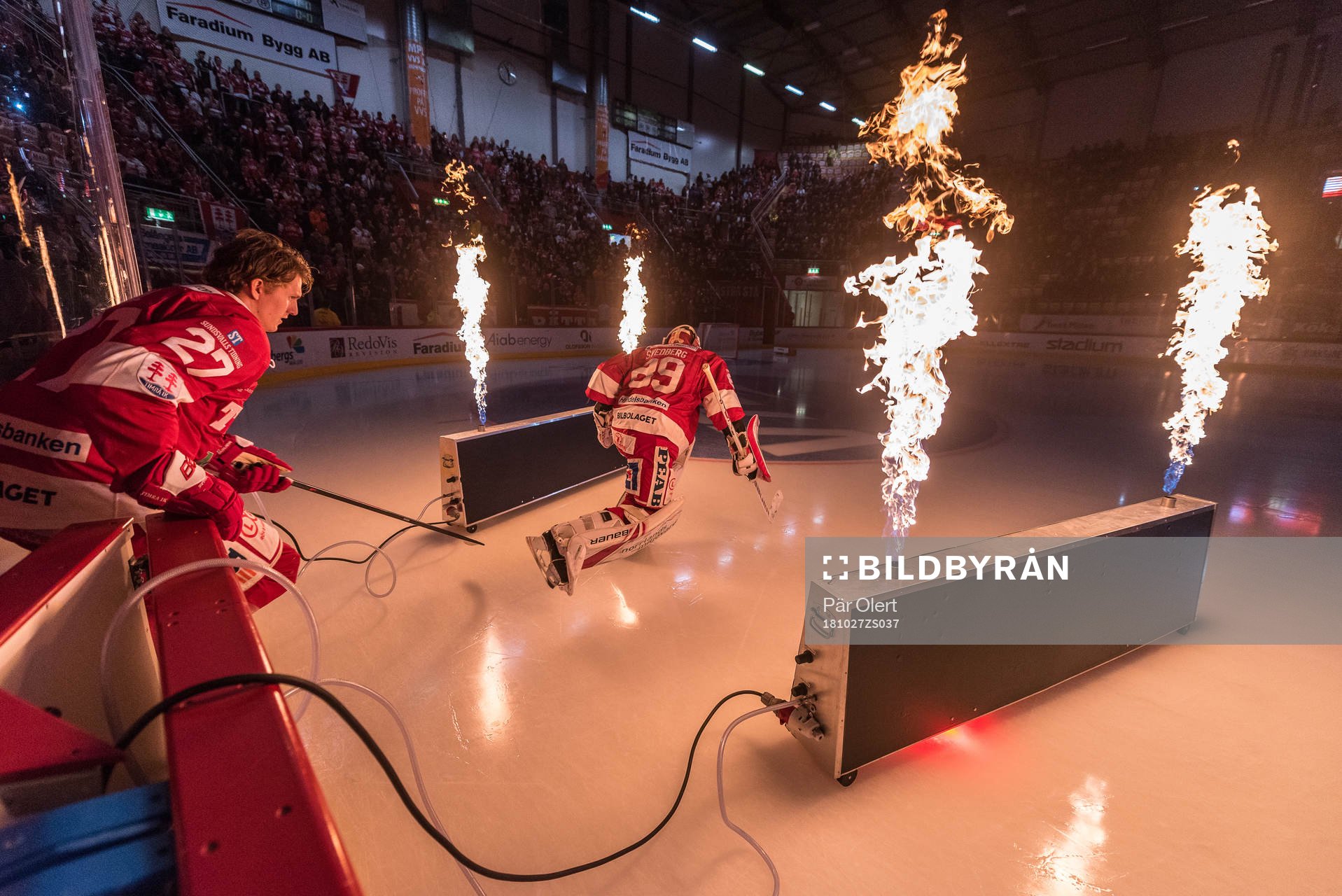 Timrås målvakt Niklas Svedberg och Johannes Kinnvall gör