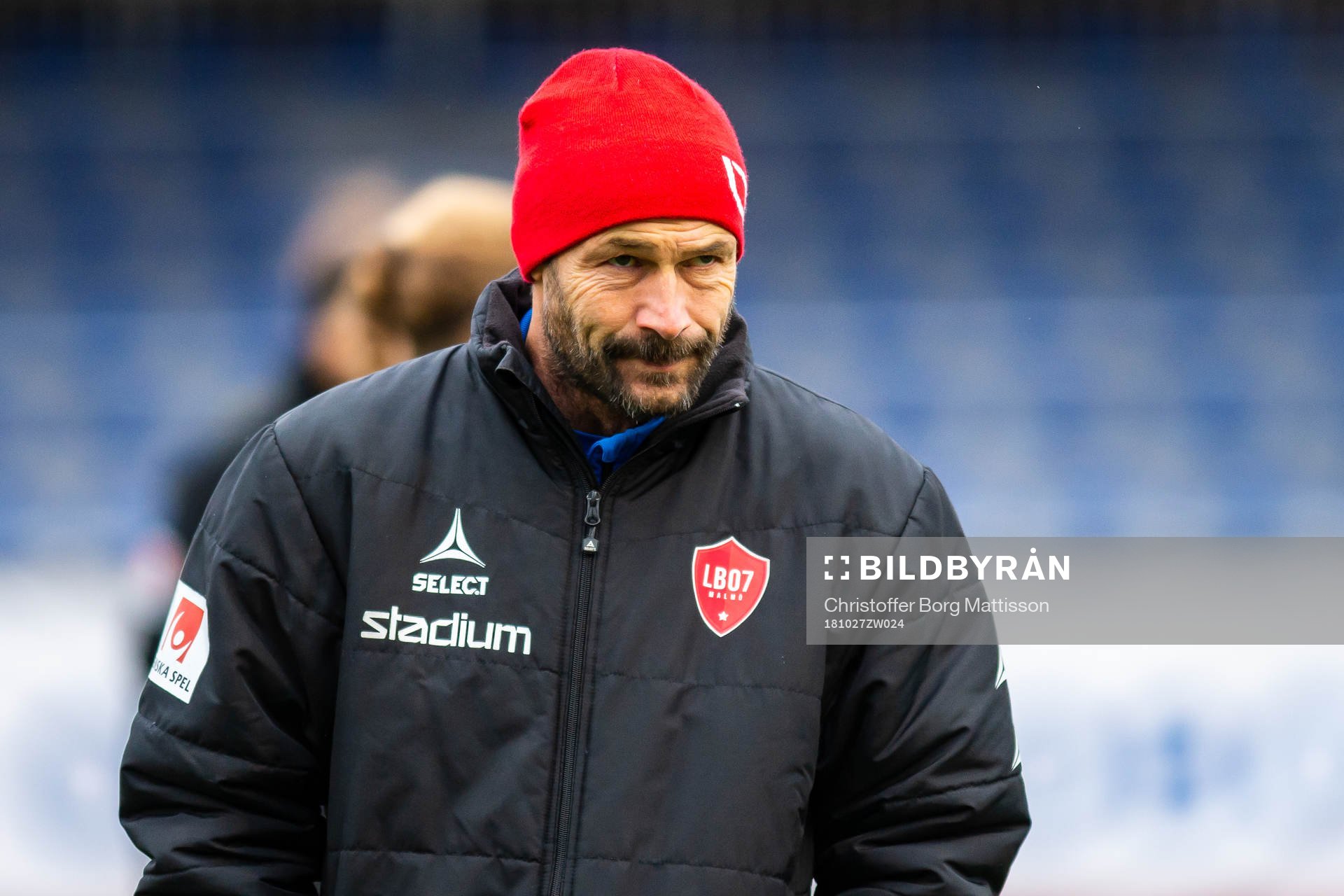 LB07s tränare Otto Persson under uppvärmningen inför fotbollsmatchen i Damallsvenskan mellan LB07 och Djurgården den 27 oktober 2018 i Limhamn.