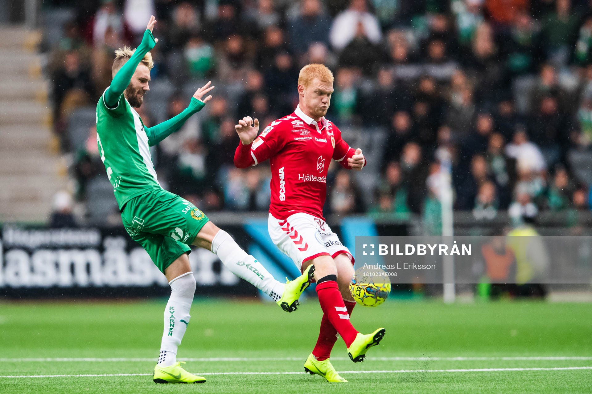 Hammarbys Simon Sandberg och Kalmars Nils Fröling i kamp