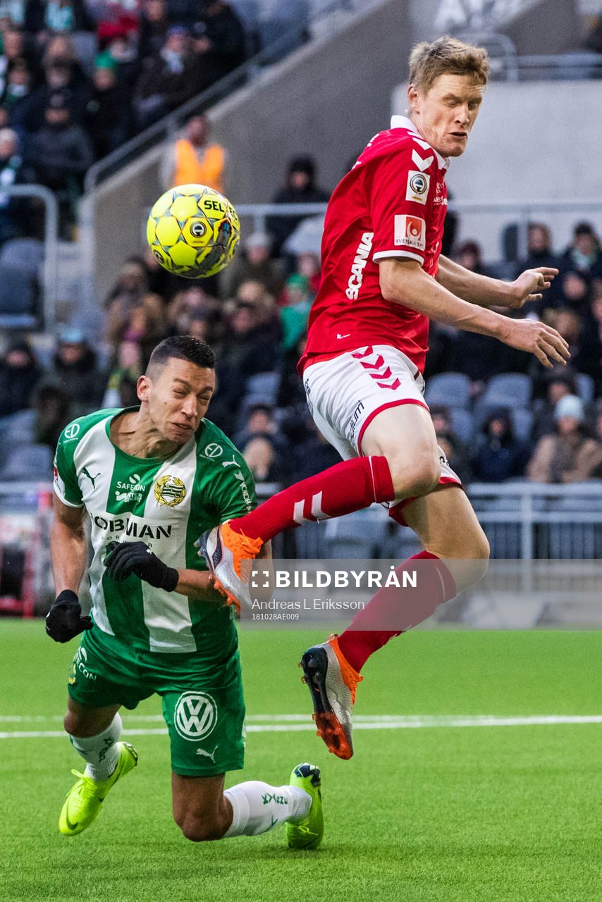 Hammarbys Nikola Djurdjic och Kalmars Rasmus Elm i kamp om
