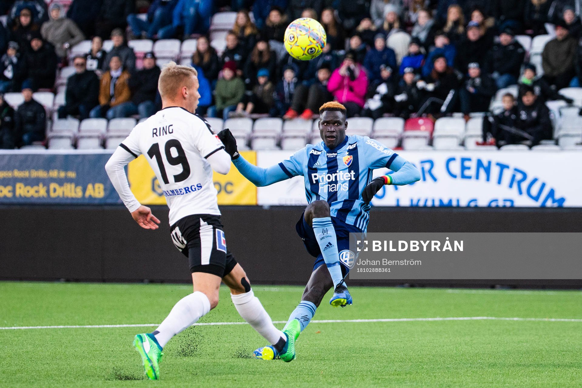 Djurgårdens Aliou Badji och Örebros Sebastian Ring