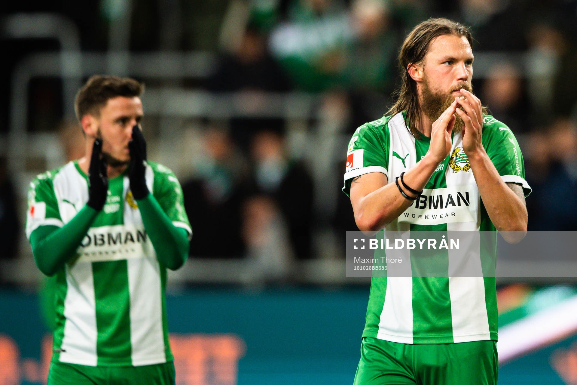 Hammarbys Björn Paulsen och Jeppe Andersen (t v) tackar