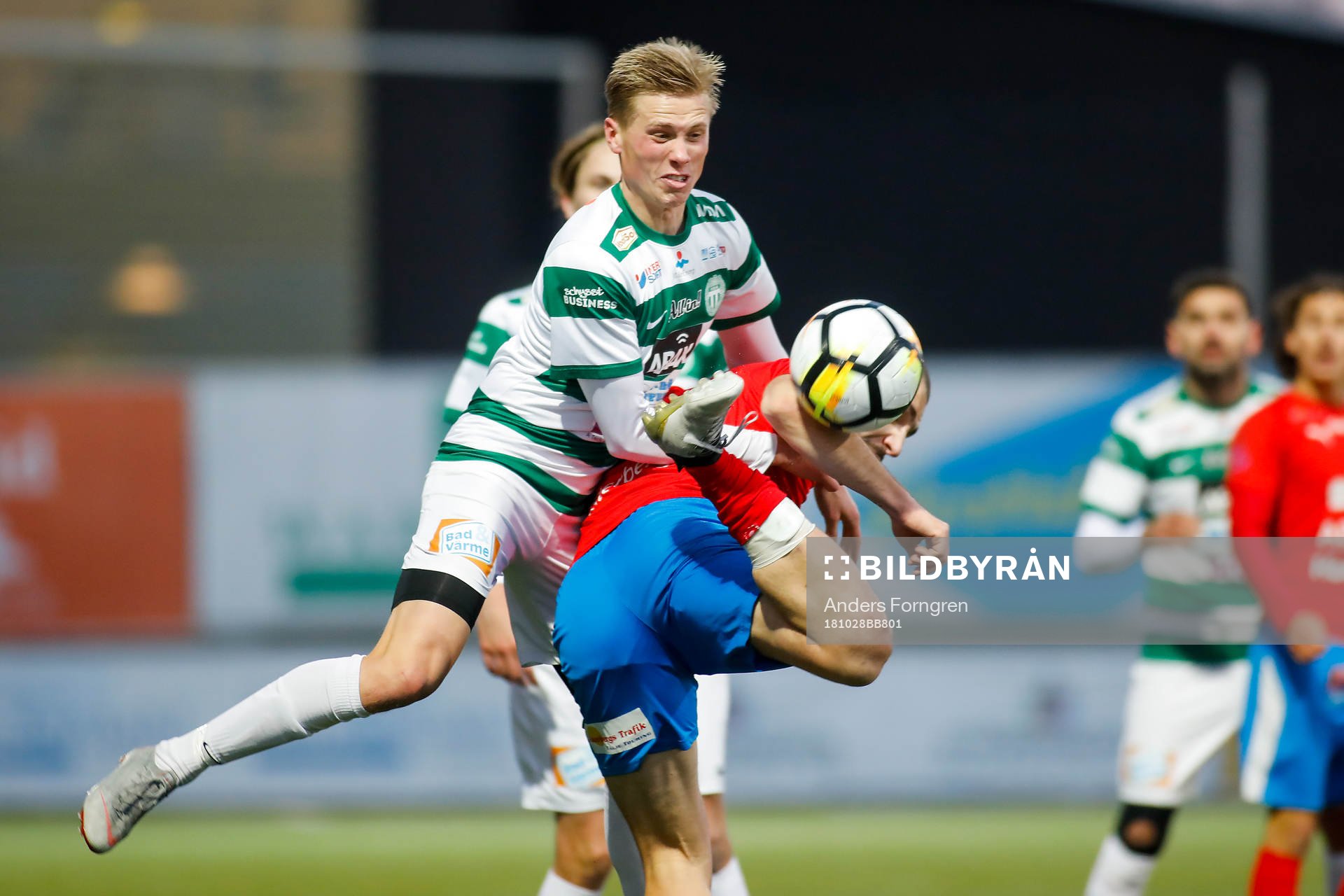 ästerås Mathias Benker i kamp om bollen med Nyköpings Jonas Hellgren under fotbollsmatchen i division 1 norra mellan Västerås SK och Nyköping den 28 oktober 2018 i Västerås.