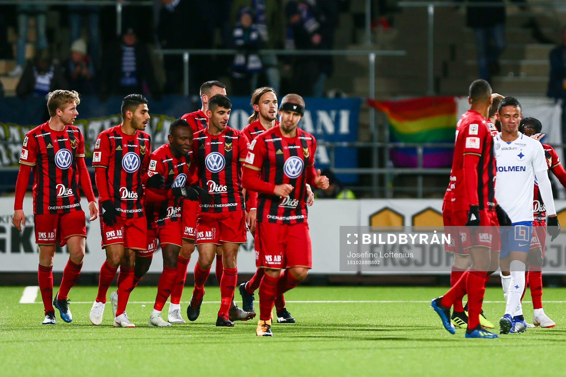 Östersunds Tom Pettersson jublar med lagkamrater