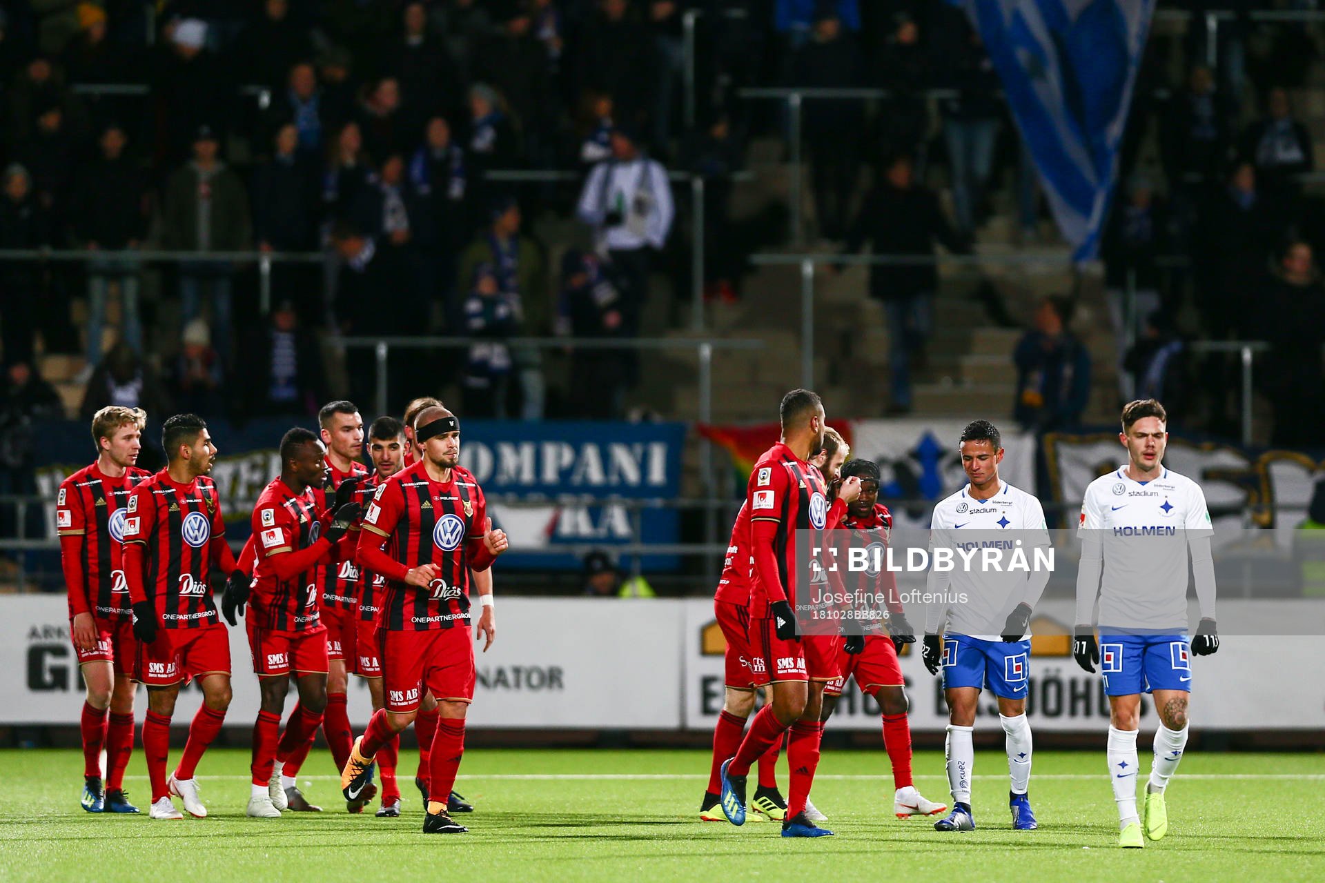 Östersunds Tom Pettersson jublar med lagkamrater