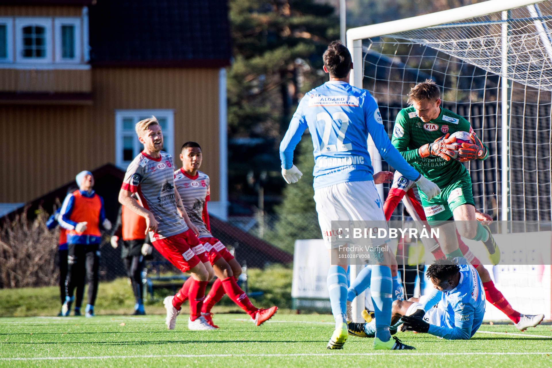 Goalkeeper Simon Thomas of Strømmen with a save