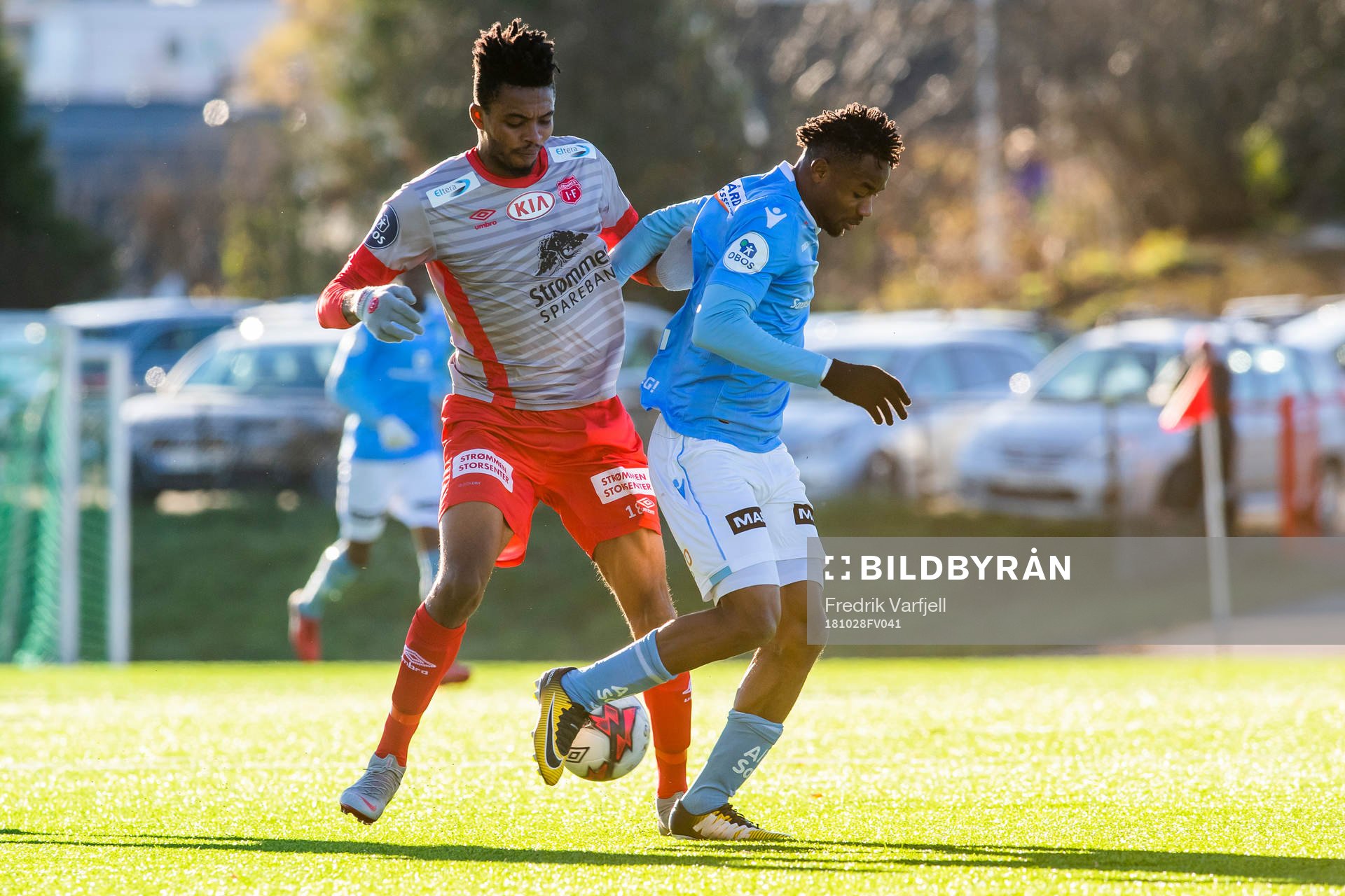 Charles Chinedu Ezeh of Strømmen and Kachi of Sandnes Ulf