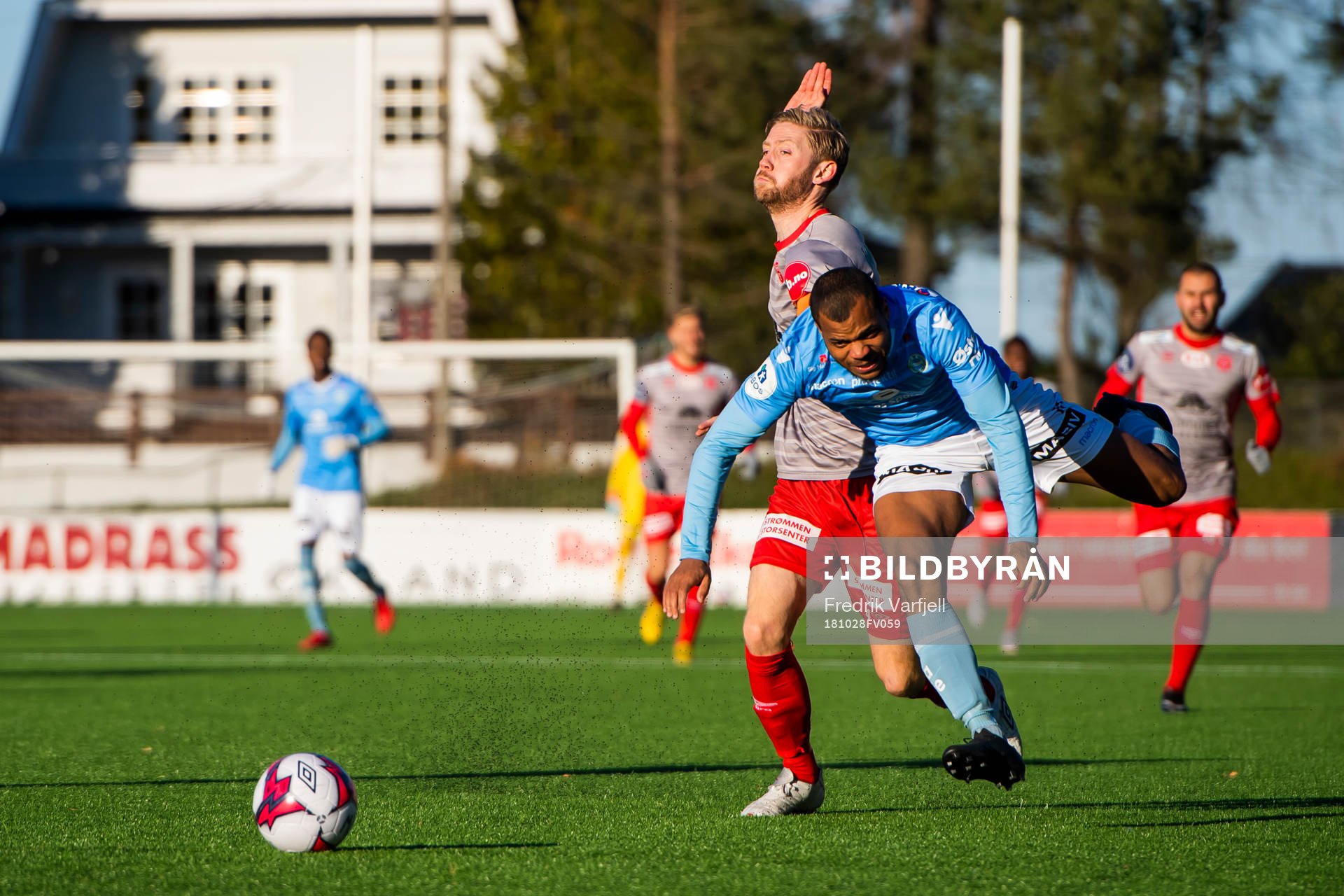 Kristian Jahr of Strømmen and Erixon Danso of Sandnes Ulf