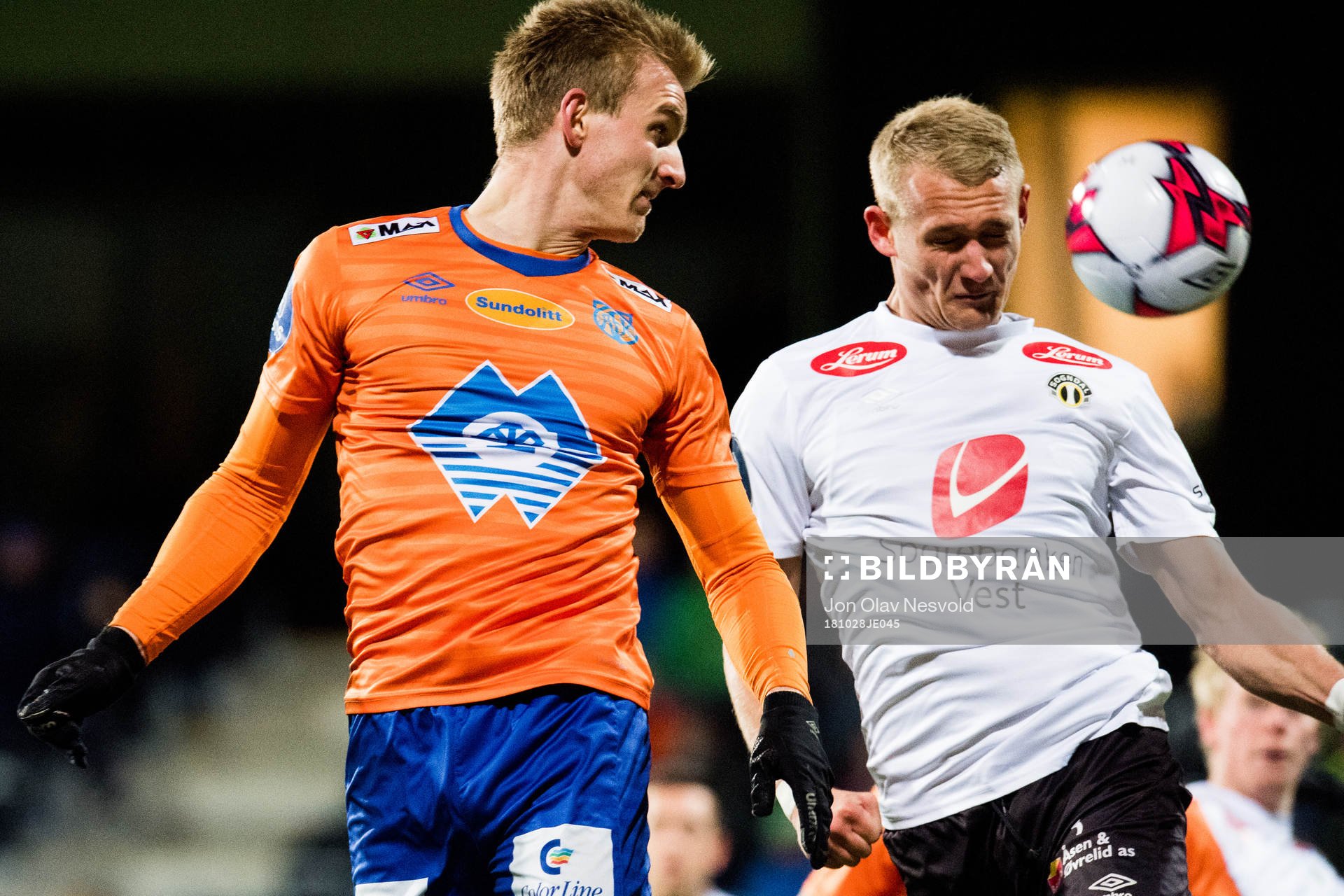 Torbjørn Agdestein of Aalesund and Per Magnus Steiring of Sogndal during the OBOS-ligaen match between Sogndal and Aalesund on October 28, 2018 in Sogndal.