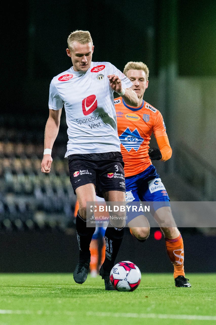 Per Magnus Steiring of Sogndal and Torbjørn Agdestein of Aalesund during the OBOS-ligaen match between Sogndal and Aalesund on October 28, 2018 in Sogndal.