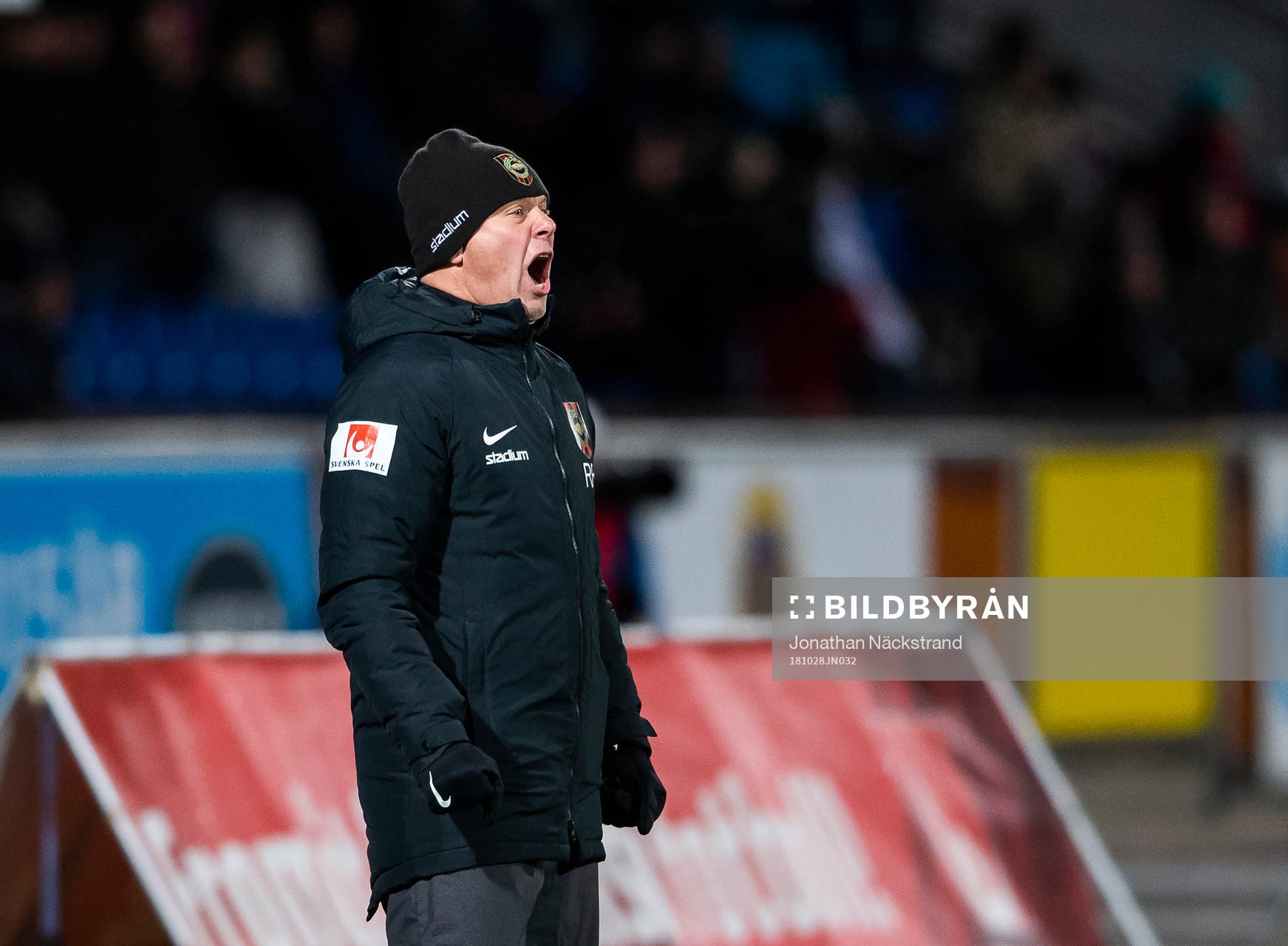 Brommapojkarnas tränare Roberth Björknesjö reagerar