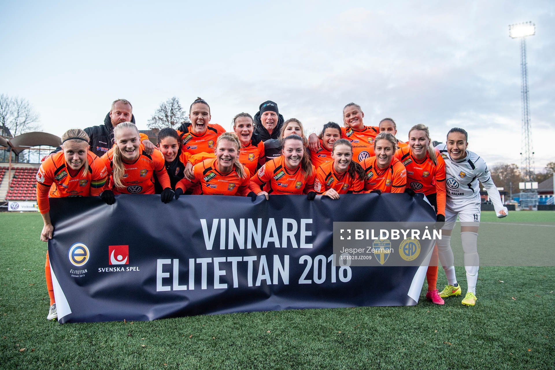 Kungsbackas spelare och ledare jublar