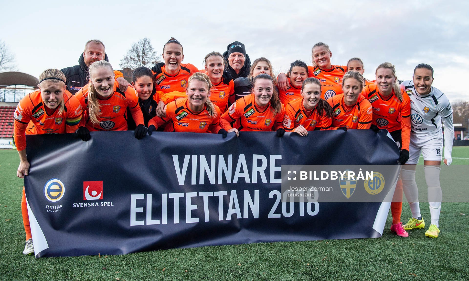 Kungsbackas spelare och ledare jublar