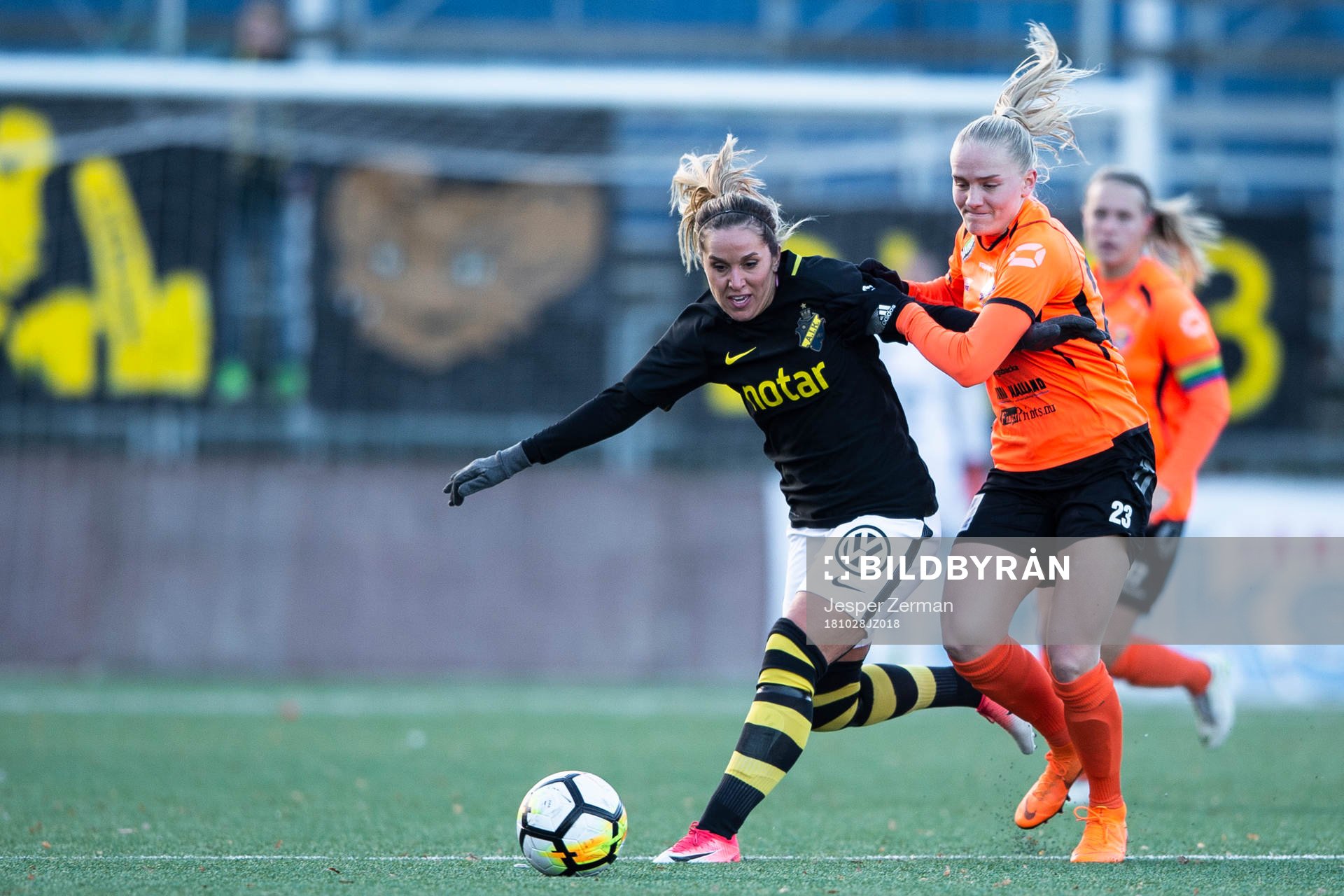 s Malin Broberg i en duell med Kungsbackas Klara Andrup