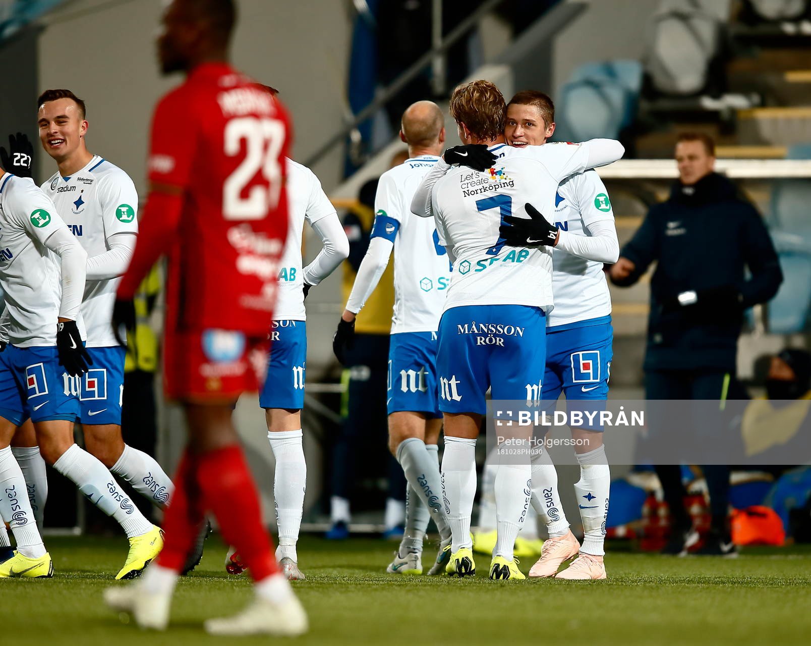 Norrköpings spelare jublar och Östersunds deppar