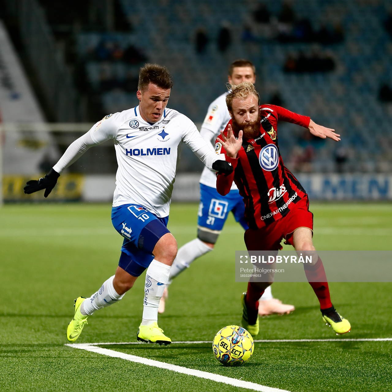 Norrköpings Simon Skrabb och Östersunds Curtis Edwards