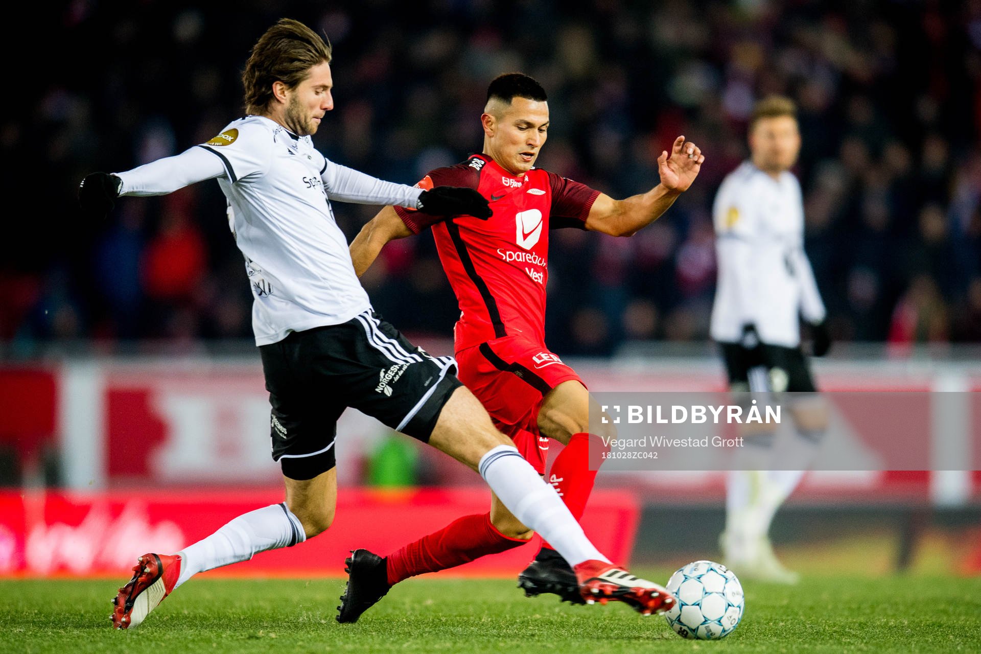 Marius Lundemo of Rosenborg and Deyver Vega of Brann