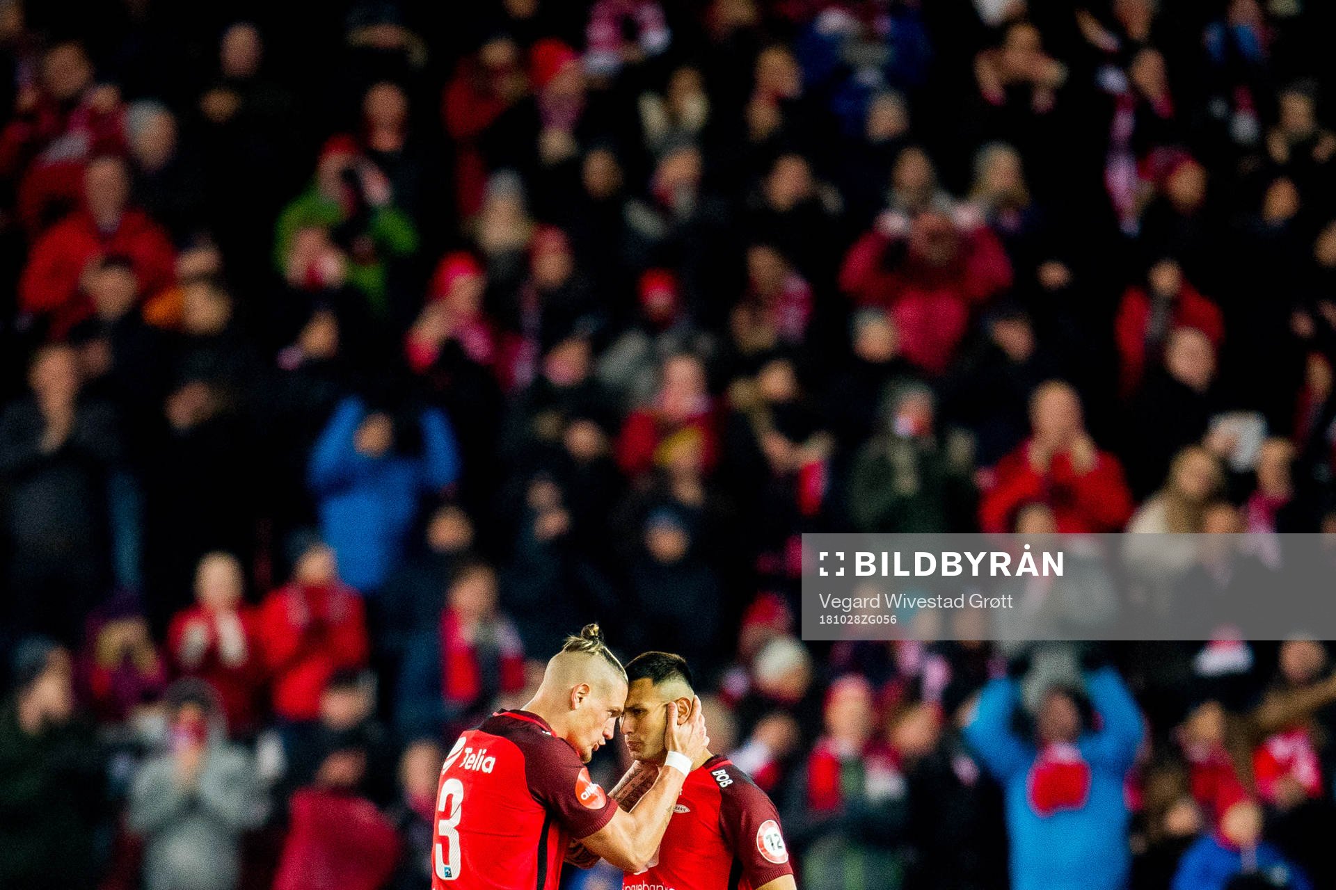 Deyver Vega of Brann celebrates with teammate Vito Wormgoor