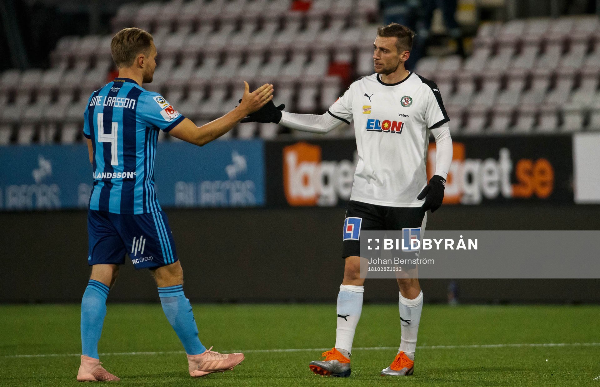 Djurgårdens Jacob Une Larsson och Örebros Filip Rogic