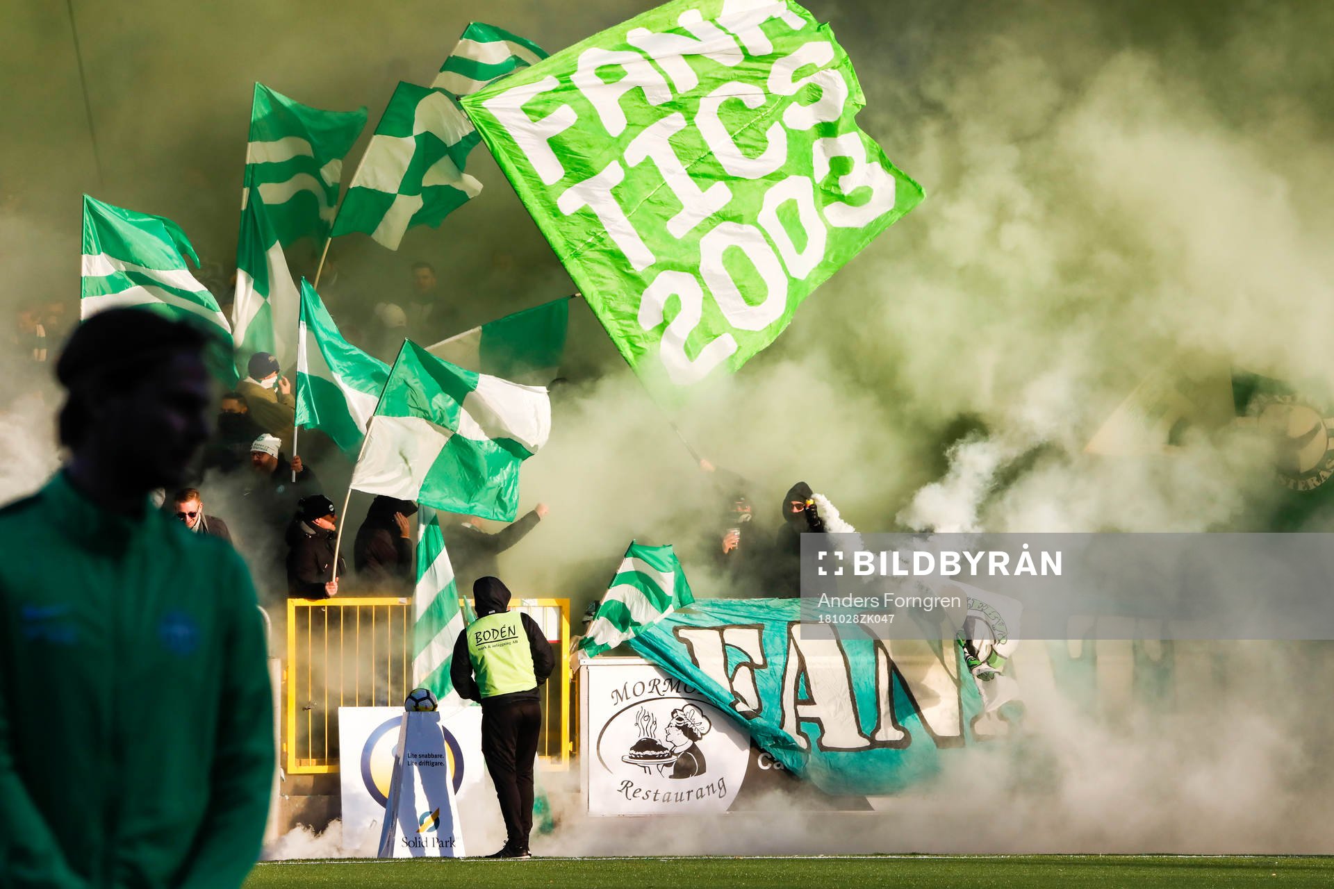 Västerås supportrar bland rök