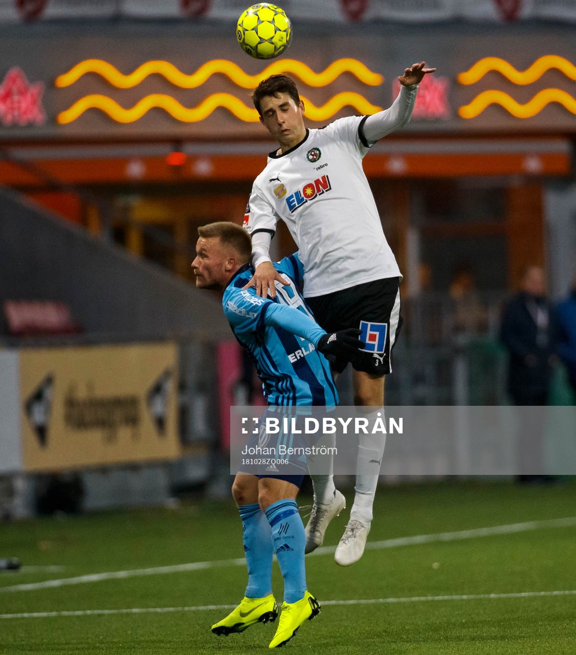 Örebros Viktor Tranberg under fotbollsmatchen i Allsvenskan mellan Örebro och Djurgården den 28 oktober 2018 i Örebro.