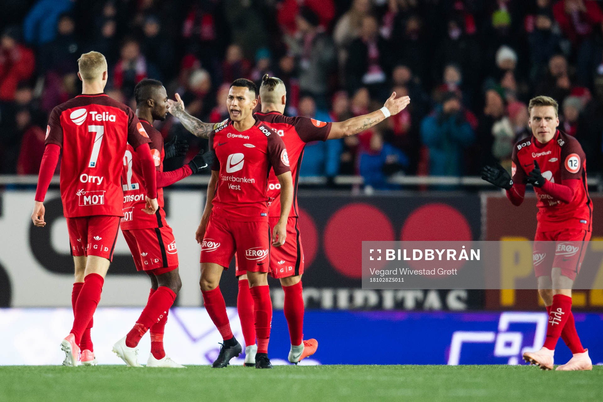 Deyver Vega of Brann celebrates with team mates
