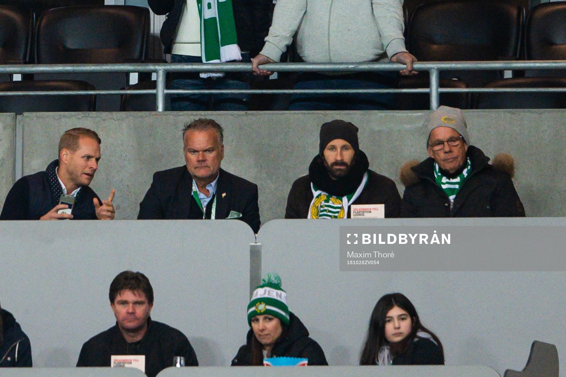 Hammarbys målvakt Johan Wiland på läktaren