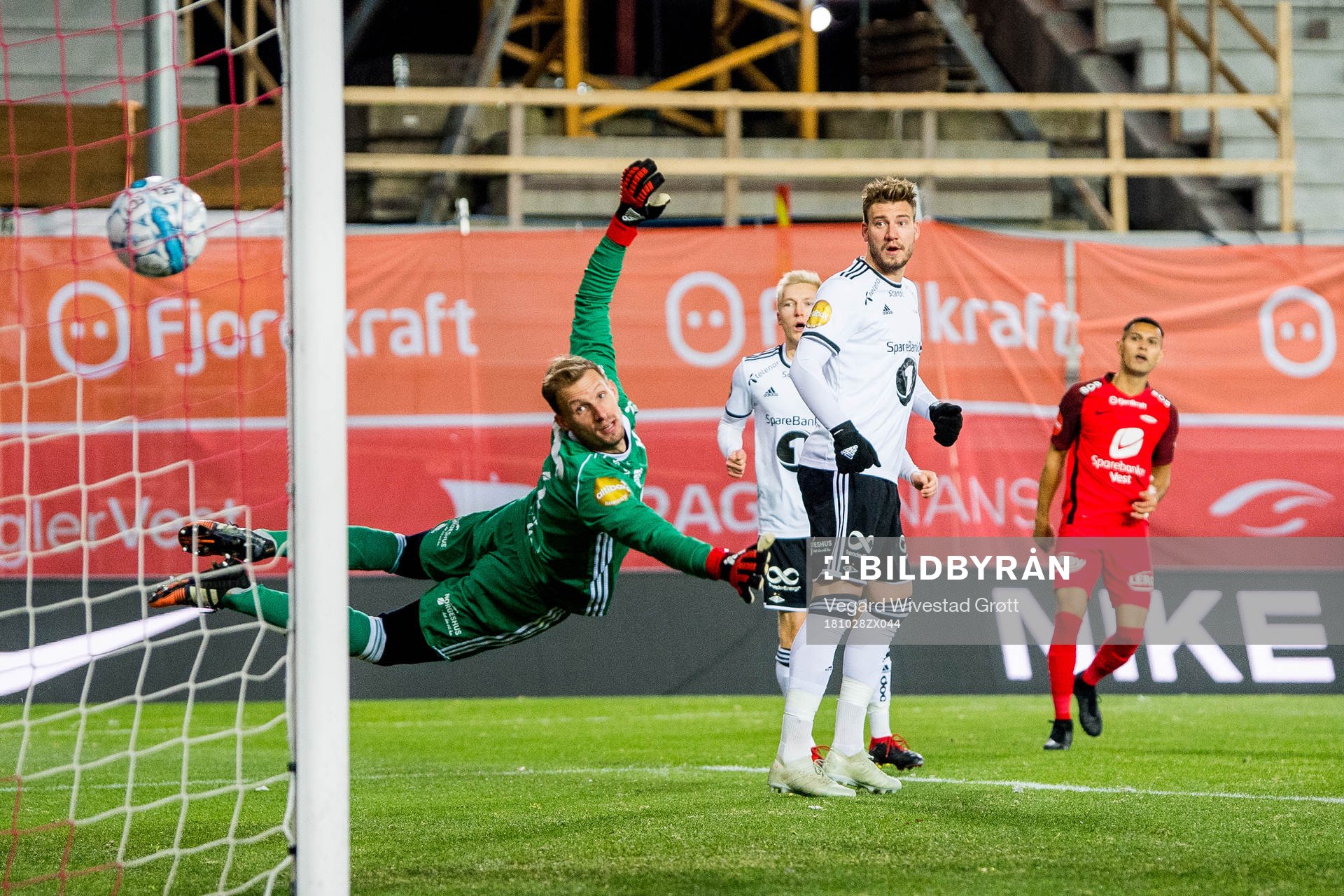 Goalkeeper André Hansen and Nicklas Bendtner of Rosenborg