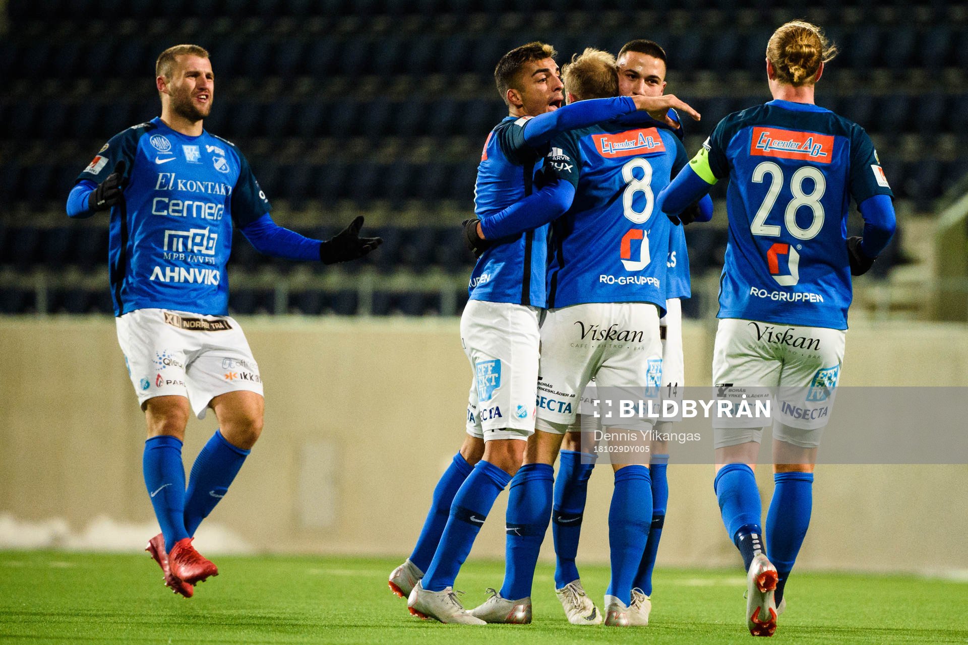 Norrbys Nicklas Savolainen jublar med lagkamrater