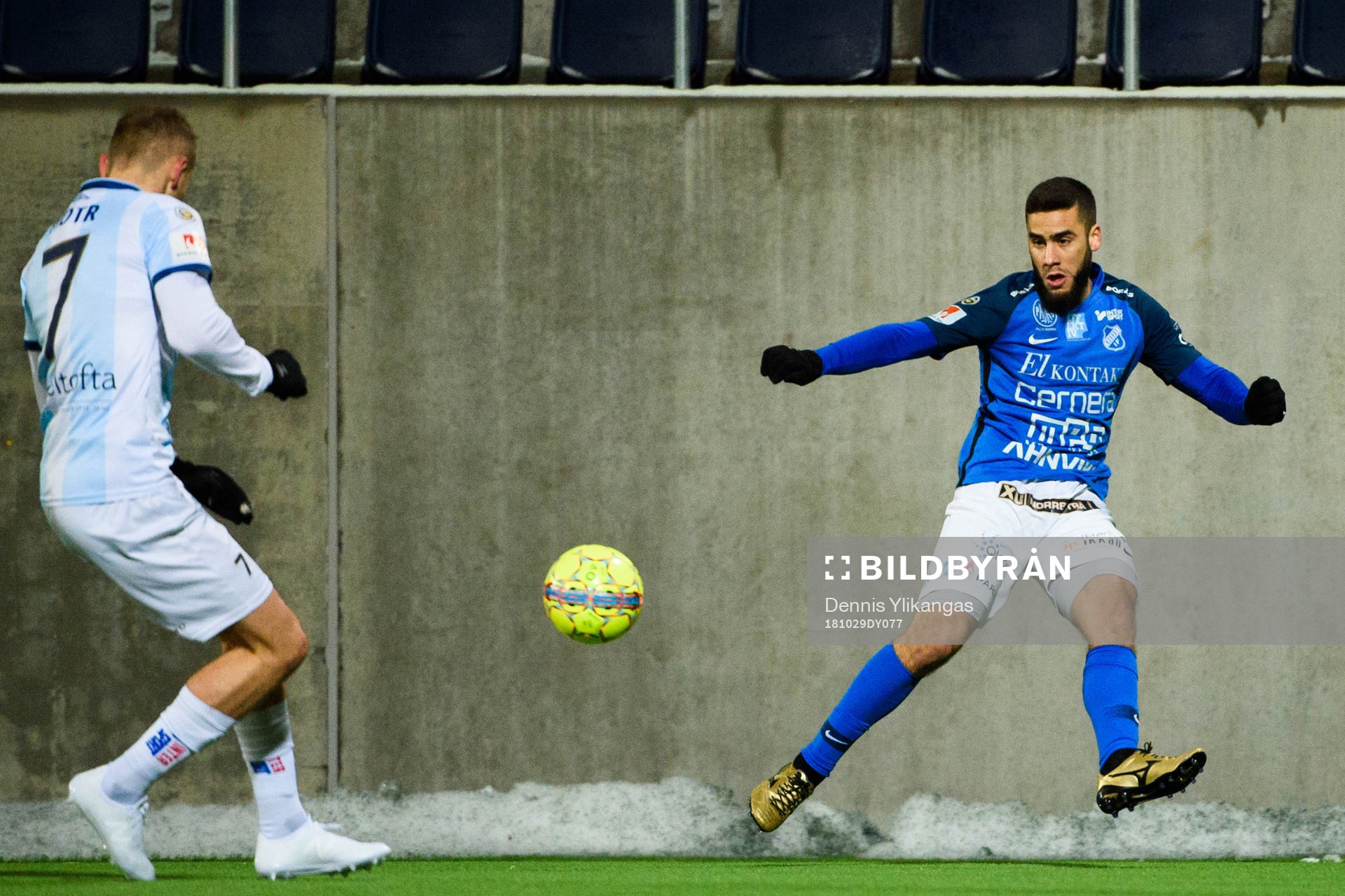 Norrbys Jasen Khayat och Gefles Viktor Frodig  under fotbollsmatchen i Superettan mellan Gefle och Norrbyden 29 Oktober 2018 i Stockholm.