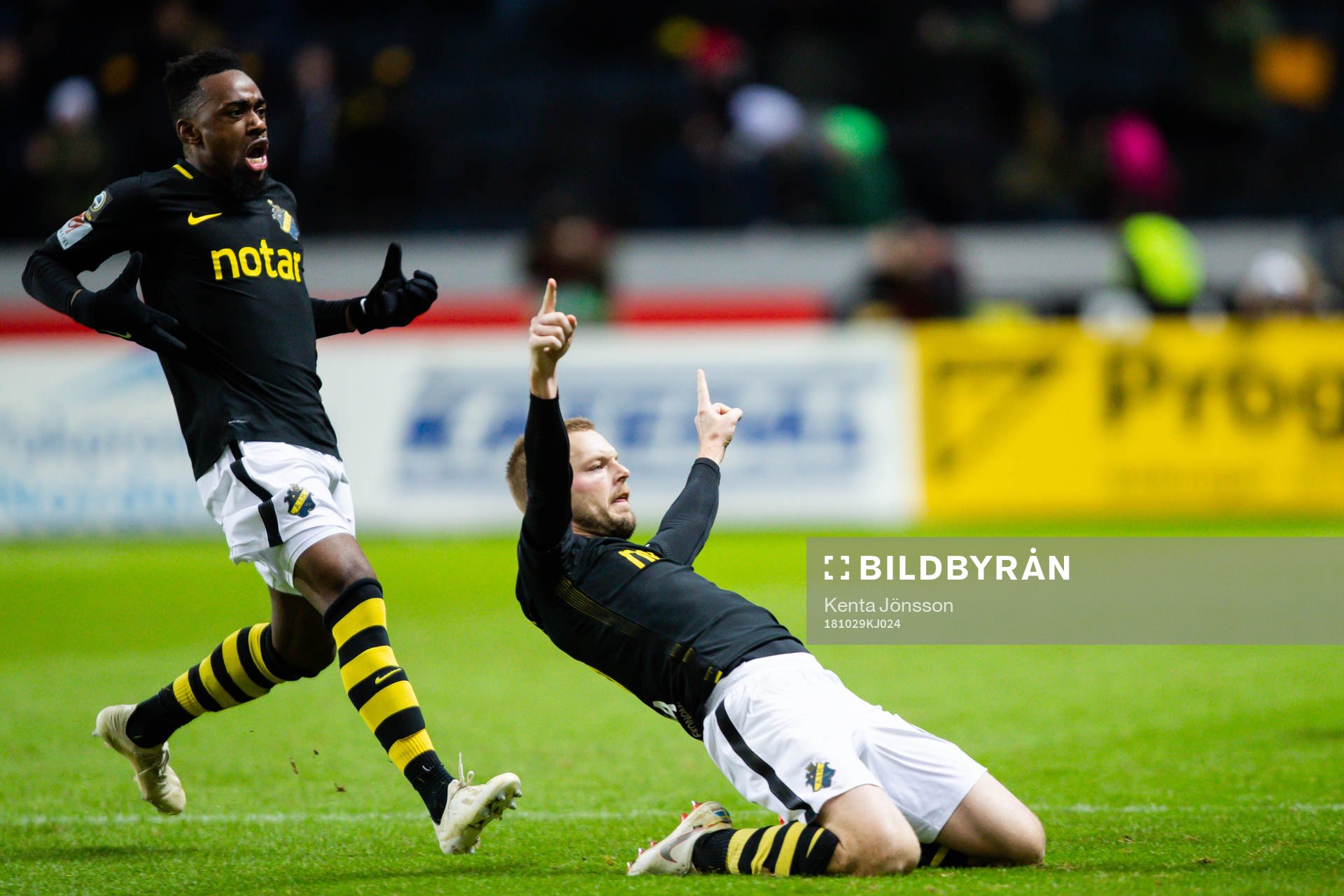 s Sebastian Larsson jublar