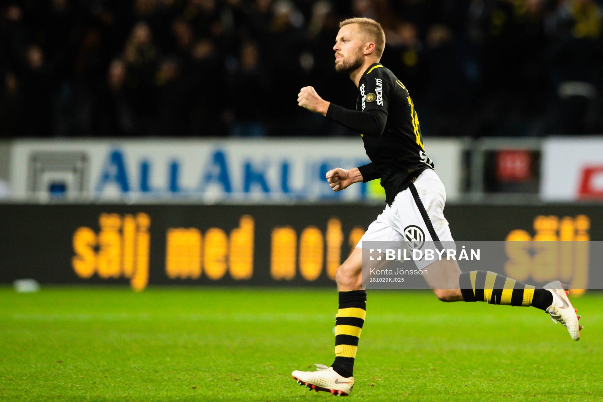 s Sebastian Larsson jublar