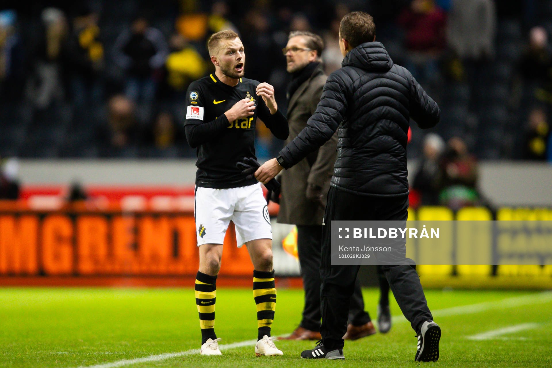 s Sebastian Larsson reagerar