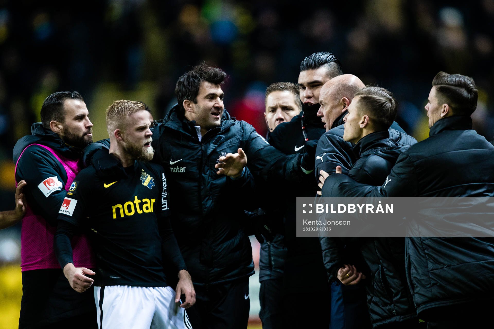 s målvaktstränare Kyriakos Stamatopoulos och AIK:s Daniel