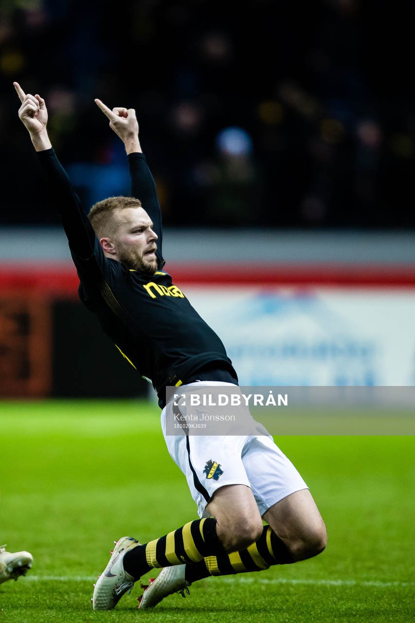 s Sebastian Larsson jublar
