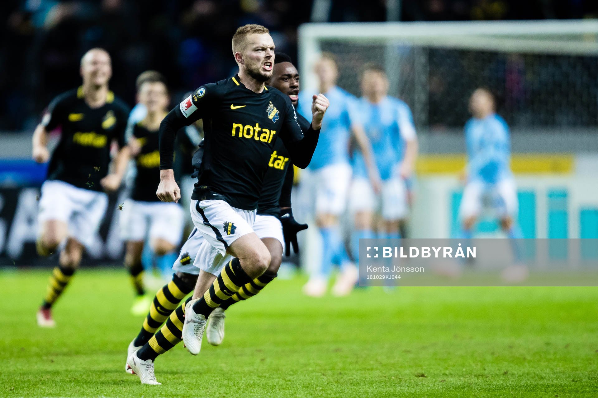 s Sebastian Larsson jublar