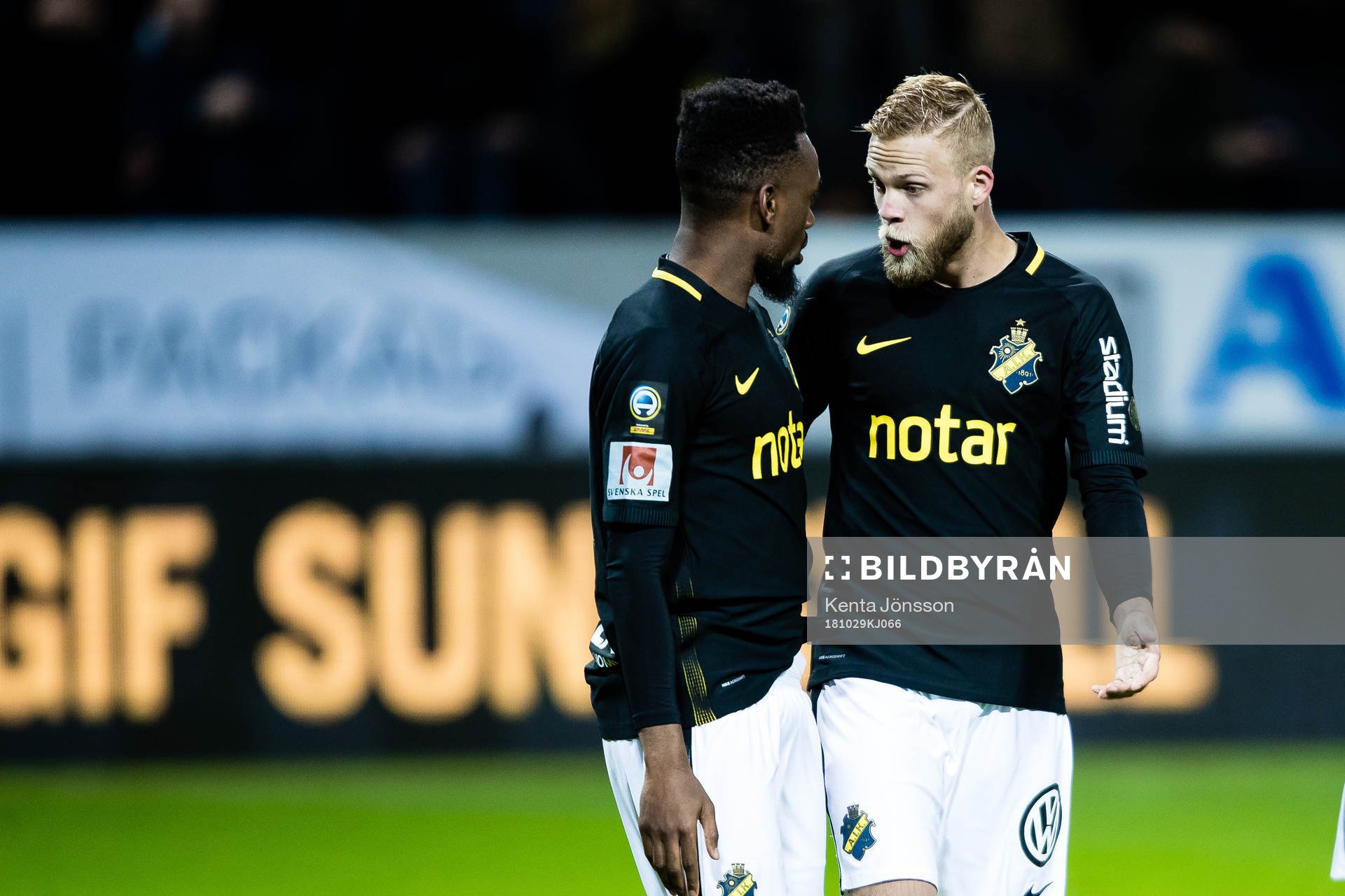 s Daniel Sundgren oc AIK:s Heradi Rashidi
