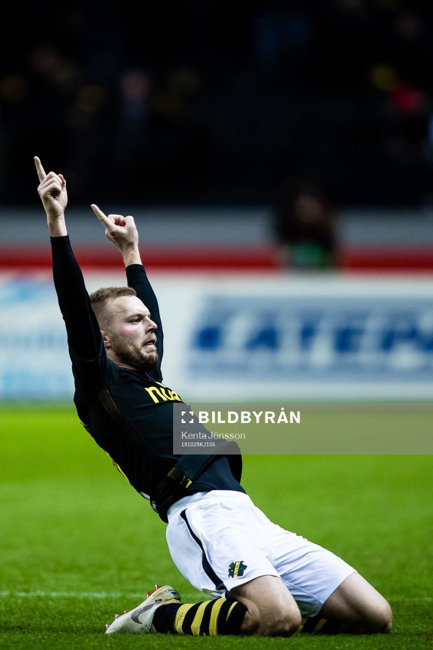 s Sebastian Larsson jublar