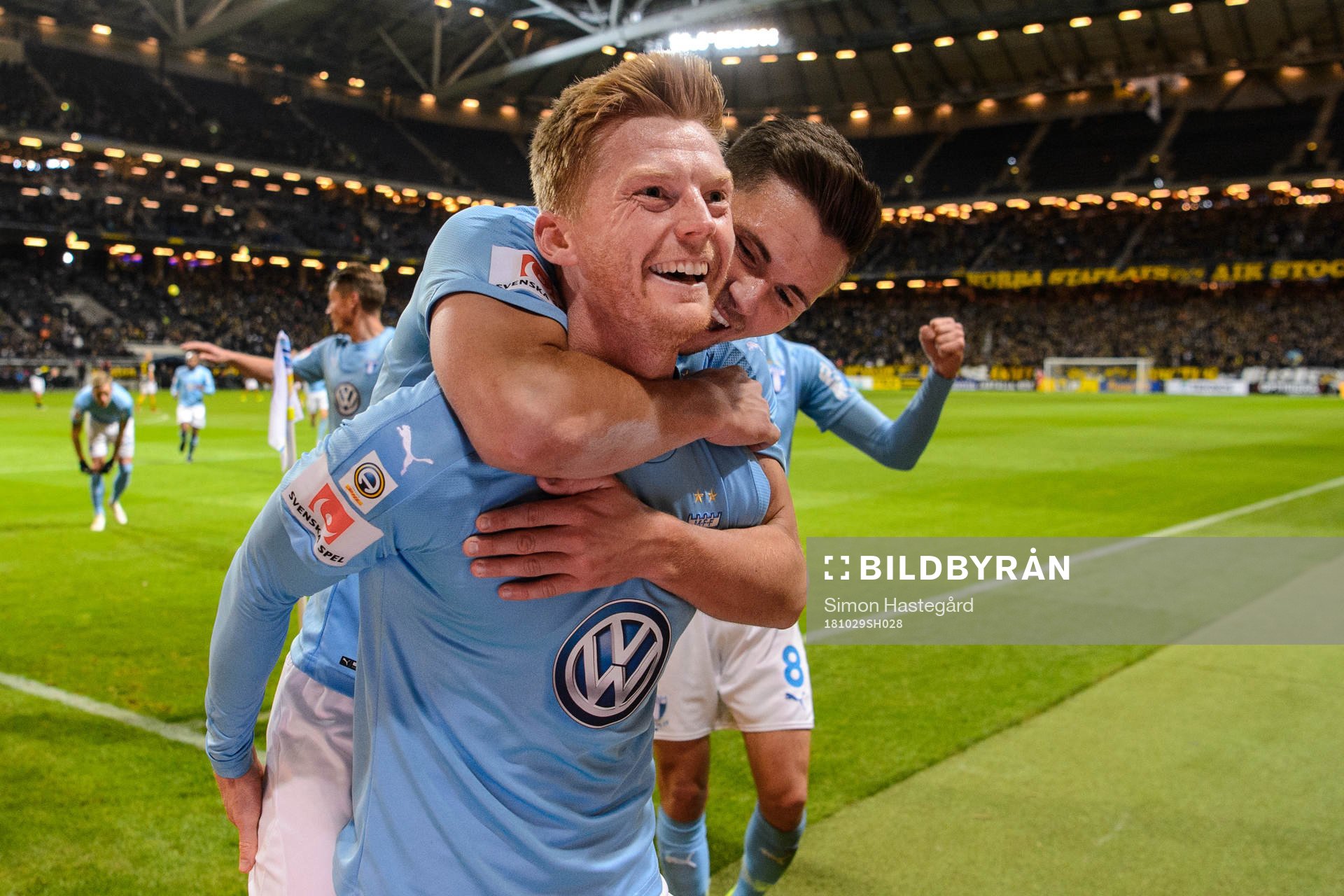 Malmö FFs Anders Christiansen och Marcus Antonsson jublar efter 0-1 under fotbollsmatchen i Allsvenskan mellan AIK och Malmö FF den 29 oktober 2018 i Stockholm.