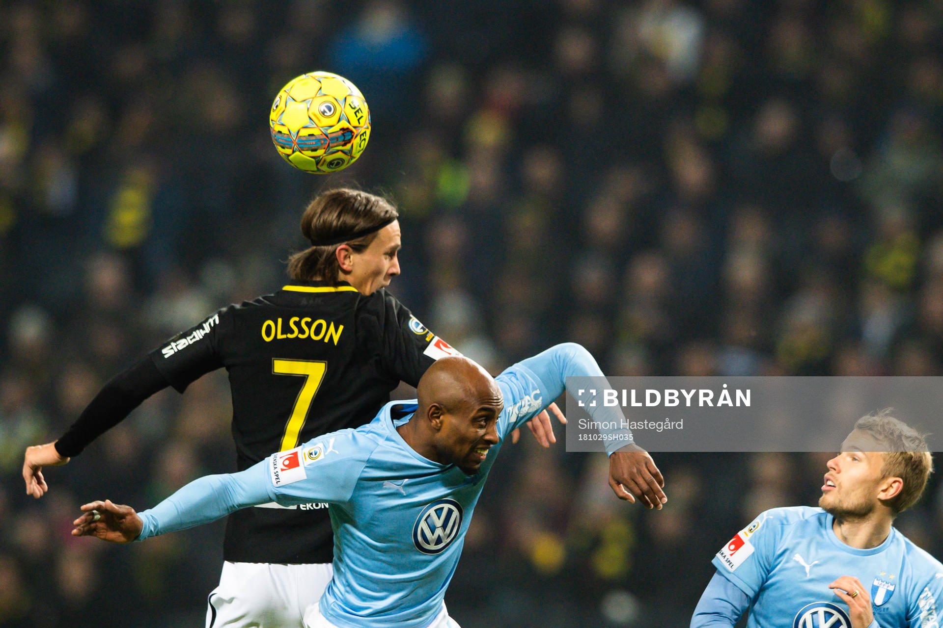 s Kristoffer Olsson och Malmö FFs Fouad Bachirou