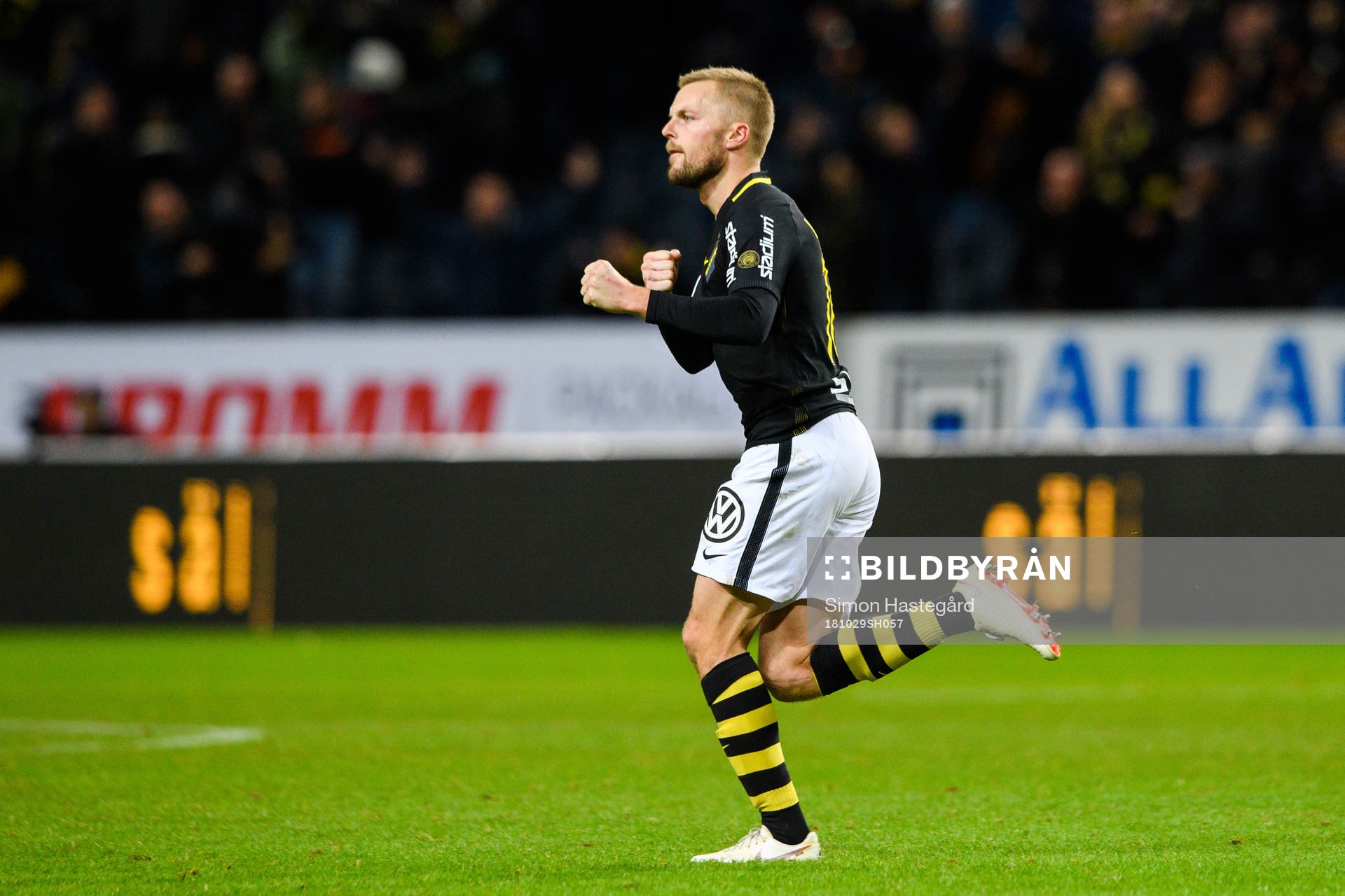 s Sebastian Larsson jublar